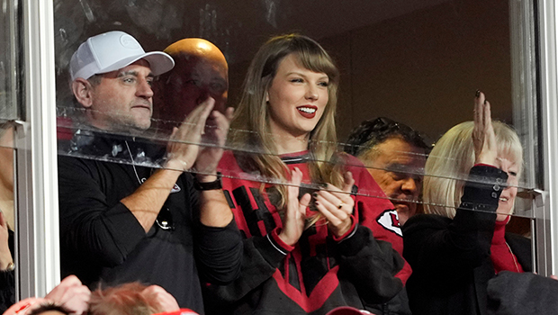 Taylor Swift Soutient Travis Kelce Avec Ses Parents Lors de Son Match des Chiefs le Jour de Noël
