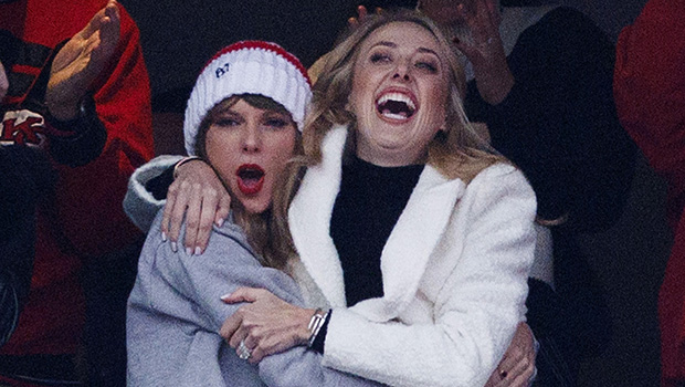 Brittany Mahomes et Taylor Swift S’embrassent et Posent dans Leur Tenue des Chiefs Assortie Dans de Nouvelles Photos Épiques: ‘Jumelles et Gagnantes