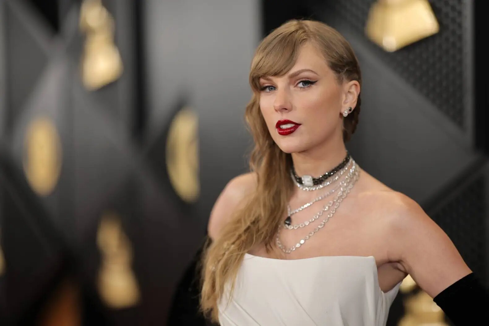 Taylor Swift dévoile la liste des titres du ‘Département des Poètes Torturés’, avec Post Malone et Florence + Machine